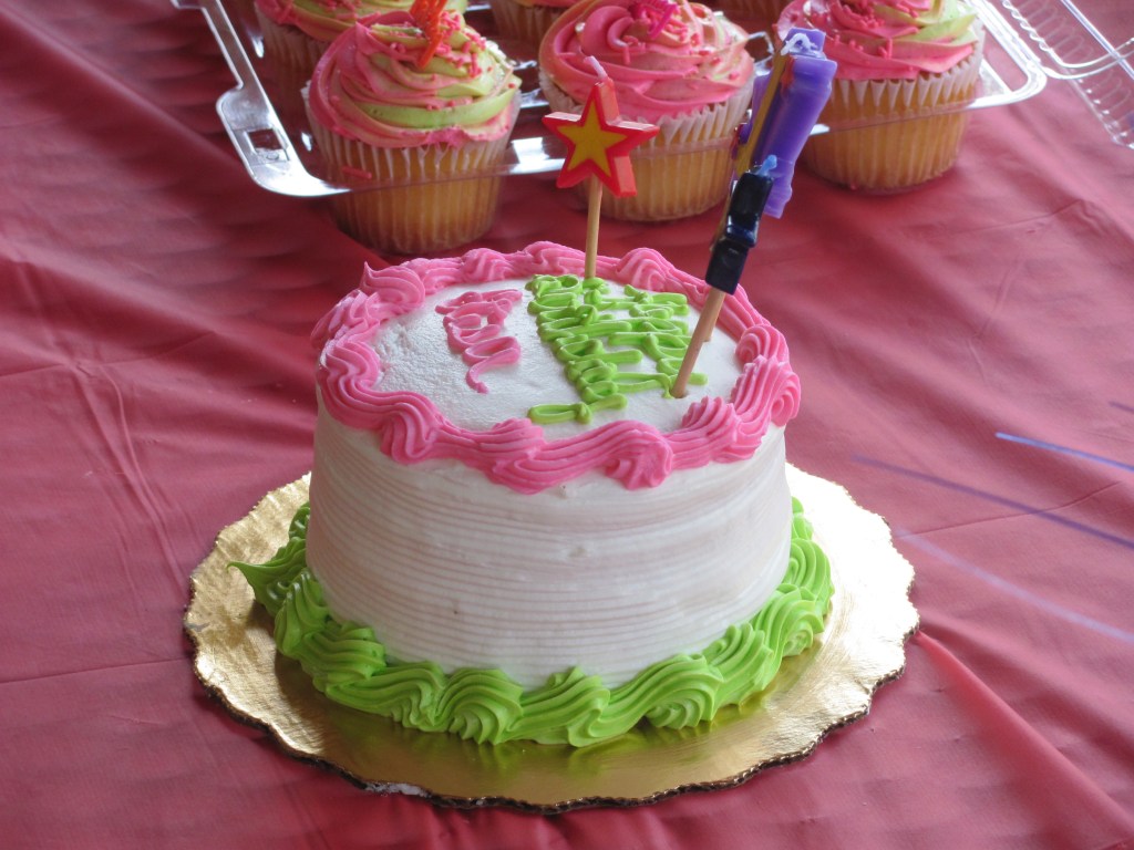 Mini cake and cupcakes